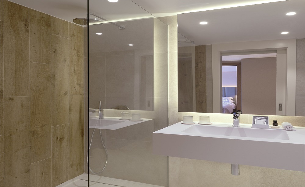 Hotel Onyria-Quinta-da-Marinha-new-Dbl rooms shower