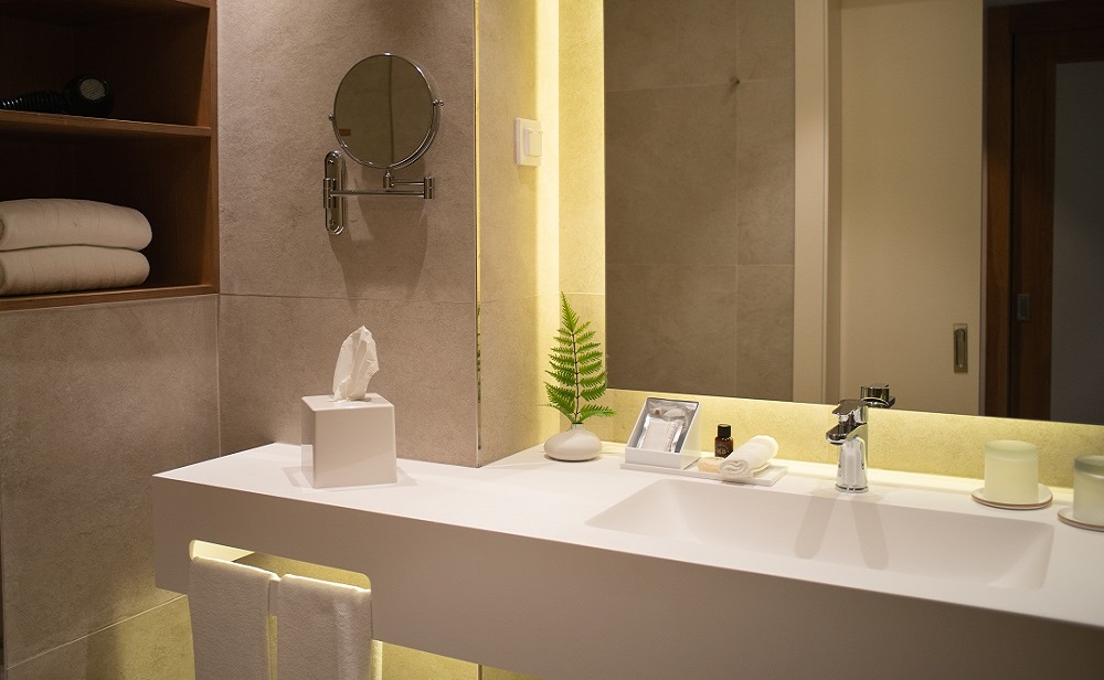 Hotel Onyria-Quinta-da-Marinha-new-Dbl rooms bathroom